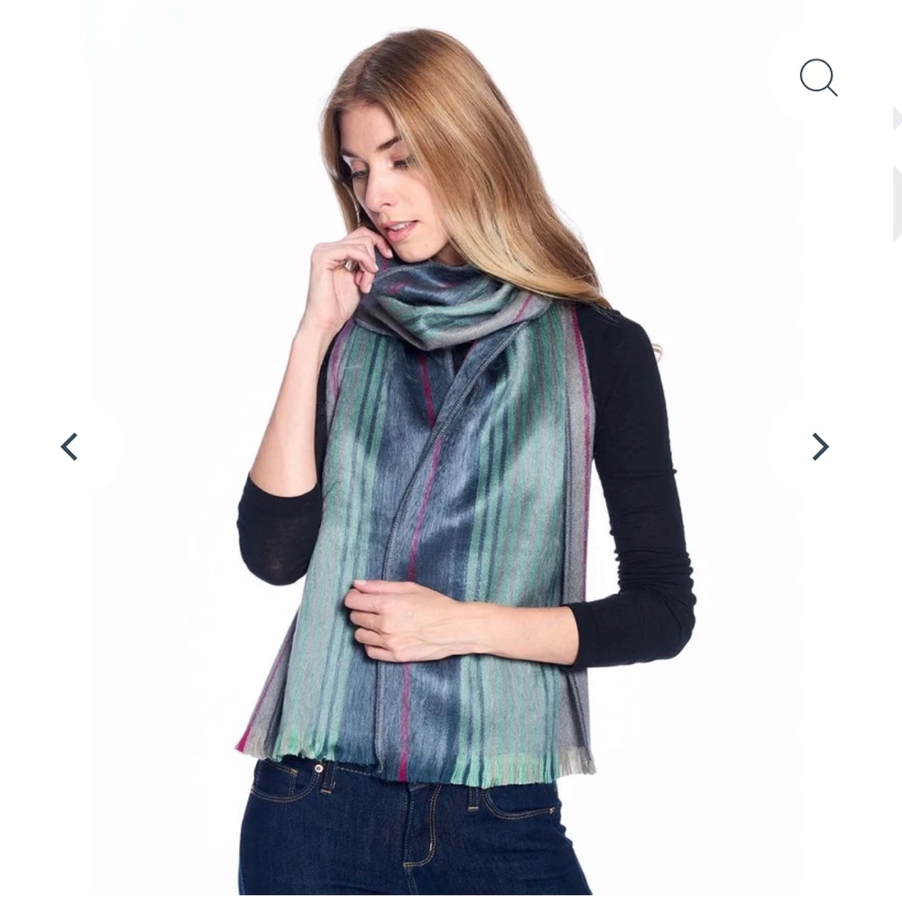 NWOT Shupaca Alpaca Scarf - Wild Wasabi color